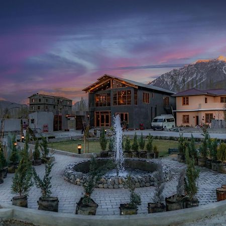 Dynasty Hotel Skardu Buitenkant foto