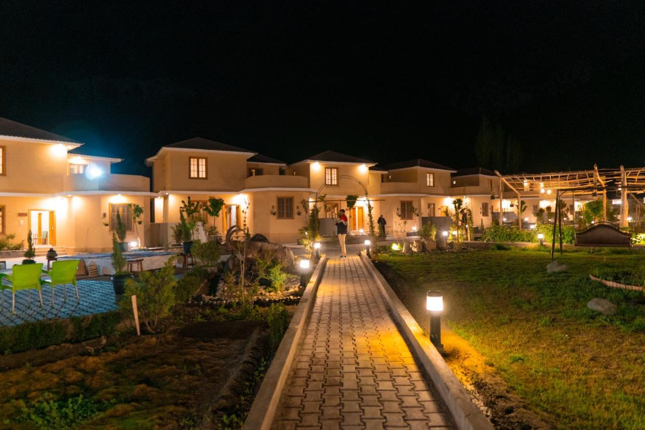 Dynasty Hotel Skardu Buitenkant foto