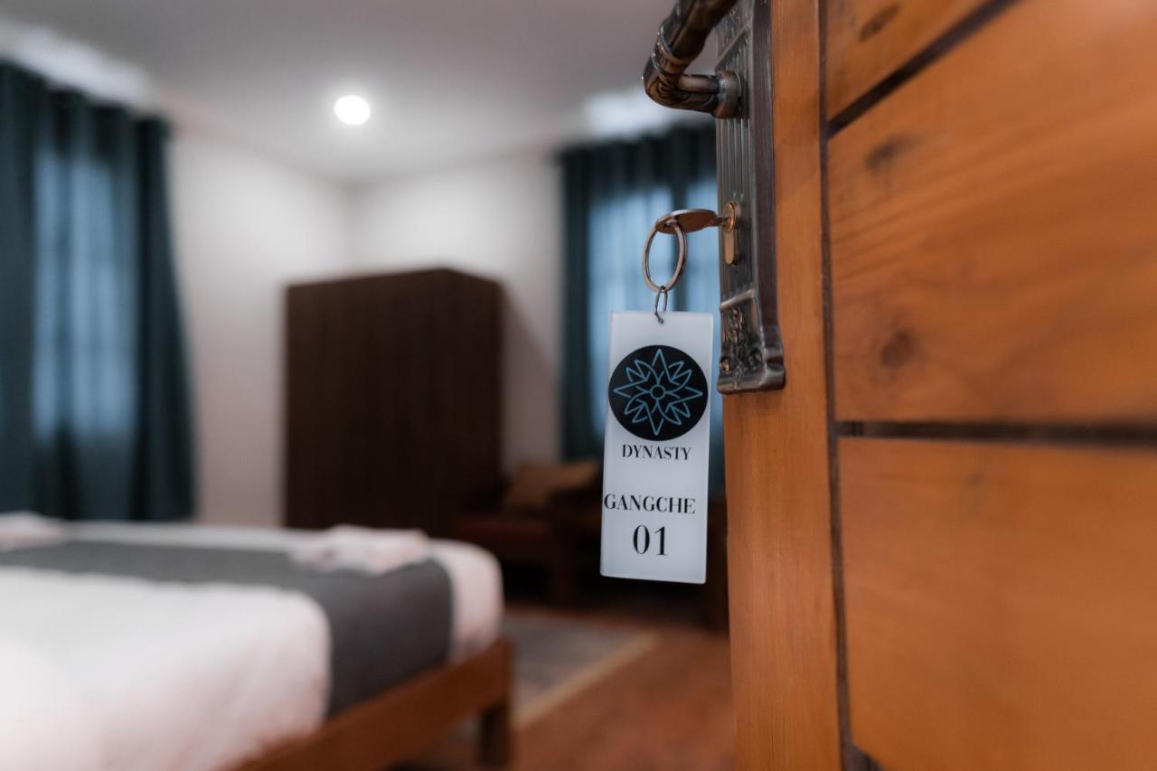 Dynasty Hotel Skardu Buitenkant foto